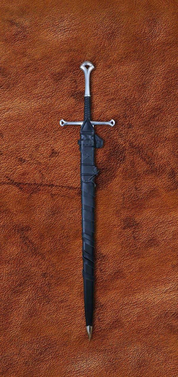 anduril-sword-lotr-lord-of-the-rings-1309-sword-in-scabbard