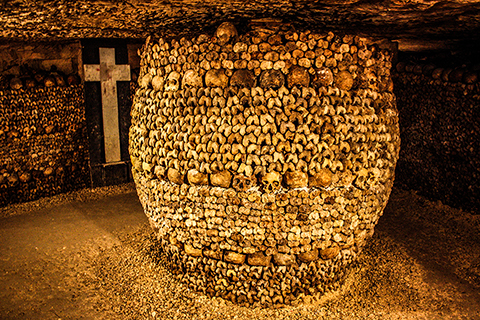 Catacombs_of_Paris,inspiration for black death medieval sword