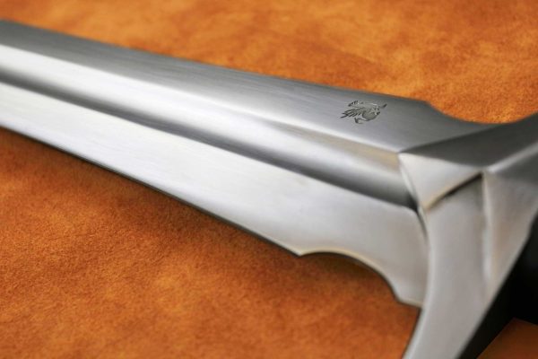 the-feanor-medieval-sword-medieval-weapon-1351-throat-guard the-feanor-medieval-sword-medieval-weapon-1351-throat-guard