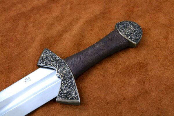 11th-century-viking-sword-medieval-weapon-1335-hilt