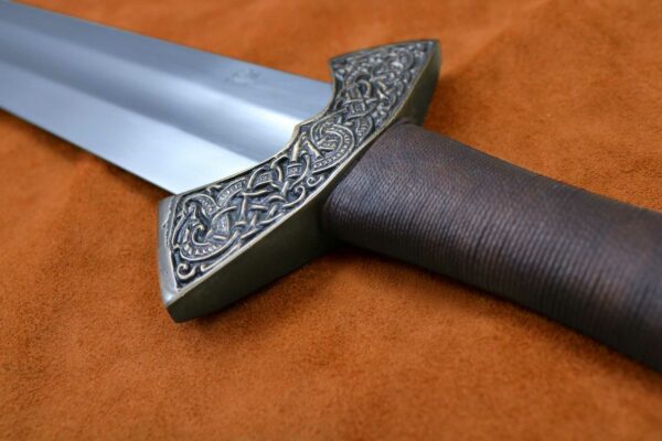 11th-century-viking-sword-medieval-weapon-1335-hilt-guard