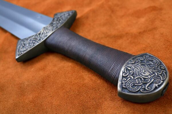 11th-century-viking-sword-medieval-weapon-1335-hilt-pommel