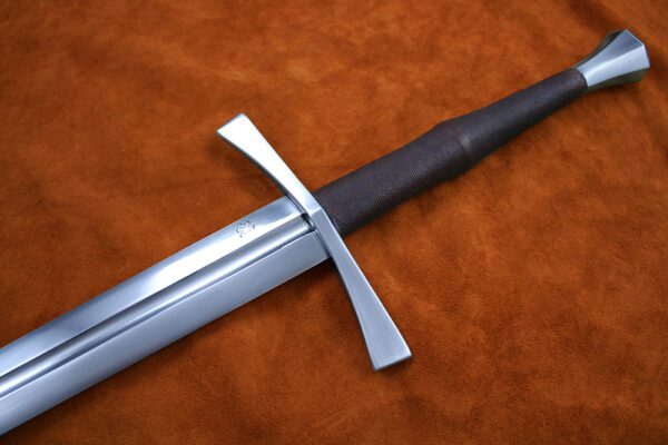 1537-functional-bastard-sword