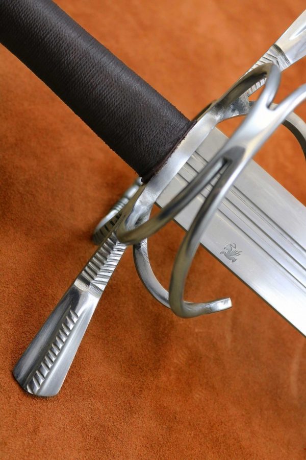 16th-century-two-handed-zweihander-basket-medieval-weapon-1535-grip-2