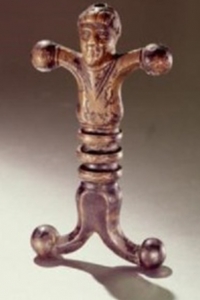 anthropomorphic-celtic-sword-museum-3