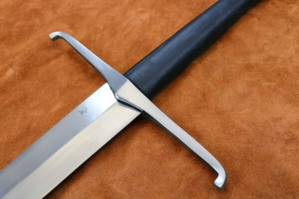 black-prince-sword-medieval-weapon-1326-guard-2