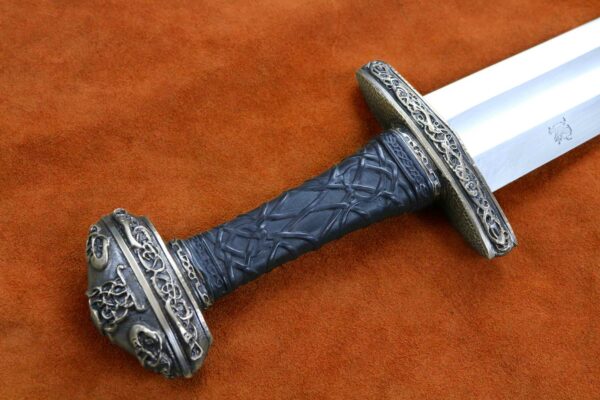 the-einar-medieval-viking-sword-medieval-weapon-1338-hilt-2