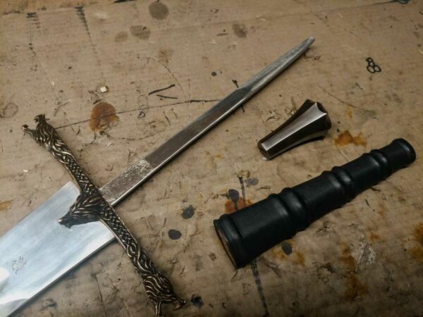 the-eindride-lone-wolf-medieval-sword-bare-blade-full-tang-1545