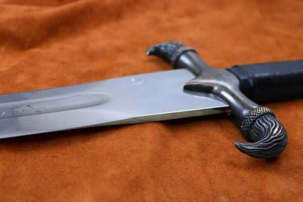 erland-sword-medieval-sweapon-1547-blade-sideview erland-sword-medieval-sweapon-1547-blade-sideview