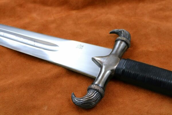 erland-sword-medieval-sweapon-1547-cross-guard