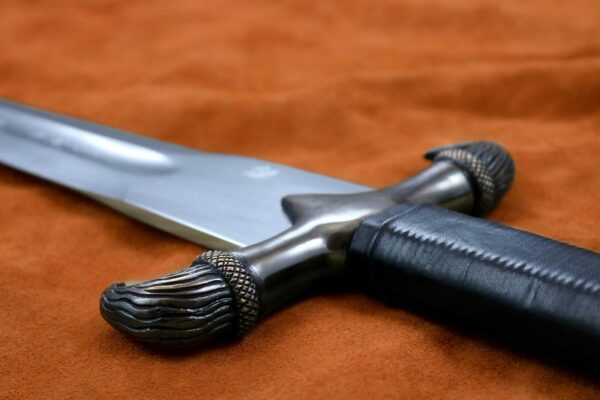 erland-sword-medieval-sweapon-1547-hilt