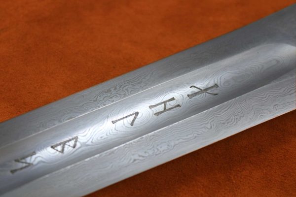 eindride-folded-steel-sword-medieval-sword-wolf-sword-medieval-weapon-darksword-armory-3 eindride-folded-steel-sword-medieval-sword-wolf-sword-medieval-weapon-darksword-armory-3