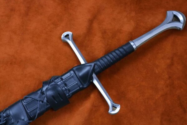 folded-steel-anduril-sword-medieval-weapon-darksword-armory-5