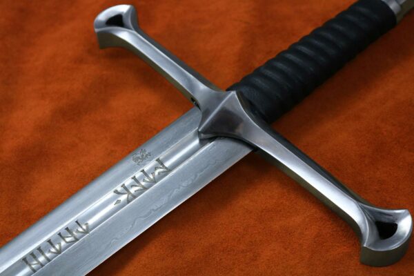 folded-steel-anduril-sword-medieval-weapon-darksword-armory-6