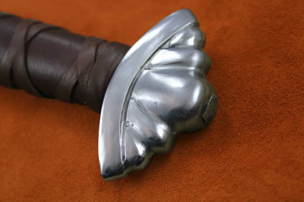 guardlan-two-handed-viking-sword-medieval-weapon-darksword-armory-4 guardlan-two-handed-viking-sword-medieval-weapon-darksword-armory-4