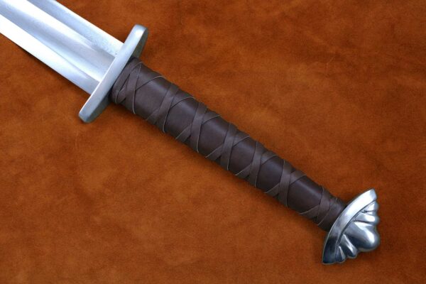 guardlan-two-handed-viking-sword-medieval-weapon-darksword-armory-5