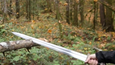 skallagrim-youtube-reviewer-image-with-oslo-viking-sword-destruction-test-session-3