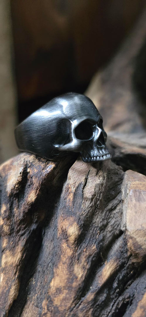 Alternative view of Half Skull Ring (4052)