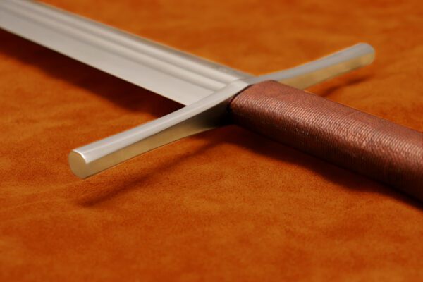 1550-real-medieval-sword-Two-handed-longsword-The-Baron. 1550-real-medieval-sword-Two-handed-longsword-The-Baron.