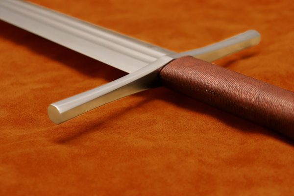 1550-real-medieval-sword-Two-handed-longsword-The-Baron. 1550-real-medieval-sword-Two-handed-longsword-The-Baron.