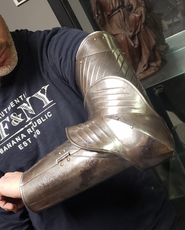 gothic-vambrace-armor-3 gothic-vambrace-armor-3