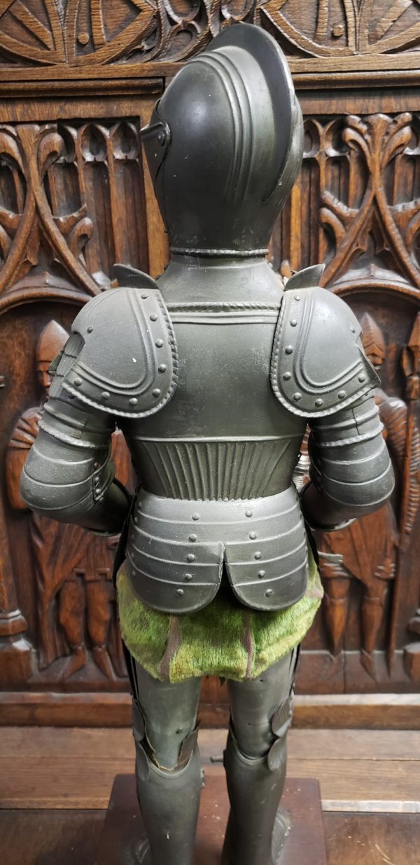 Small Gothic Armor  (88116)