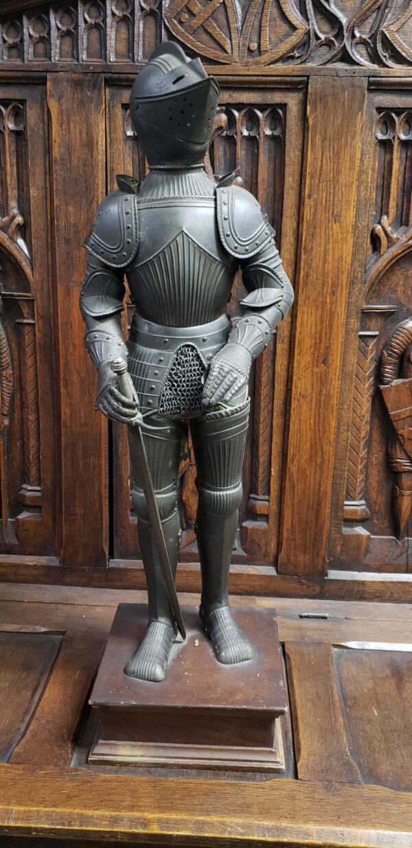 Small Gothic Armor  (88116)