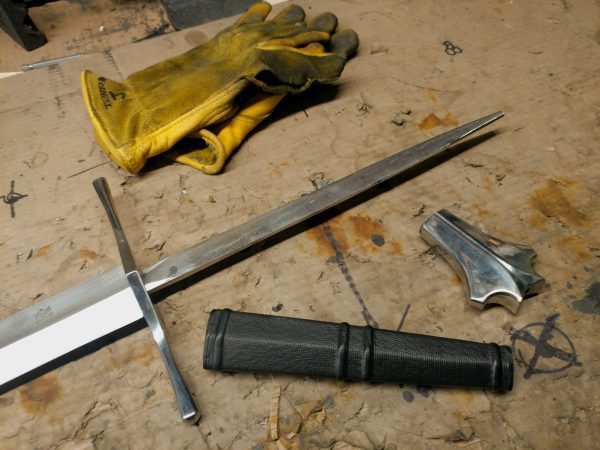 1332- two-handed-gothic-longsword (2) 1332- two-handed-gothic-longsword (2)